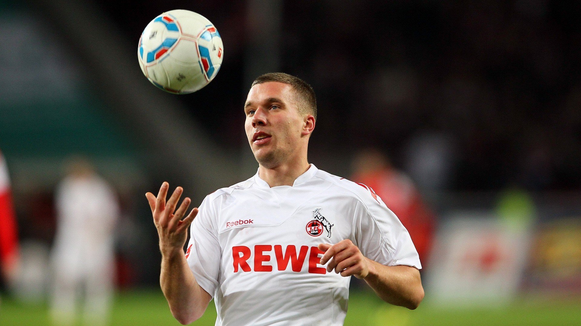 开云app-关键球员伤愈复出，赛场表现抢眼重振球队士气，球员伤病情况